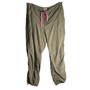 Women’s LL bean olive green nylon cargo convertible hiking pants size 18